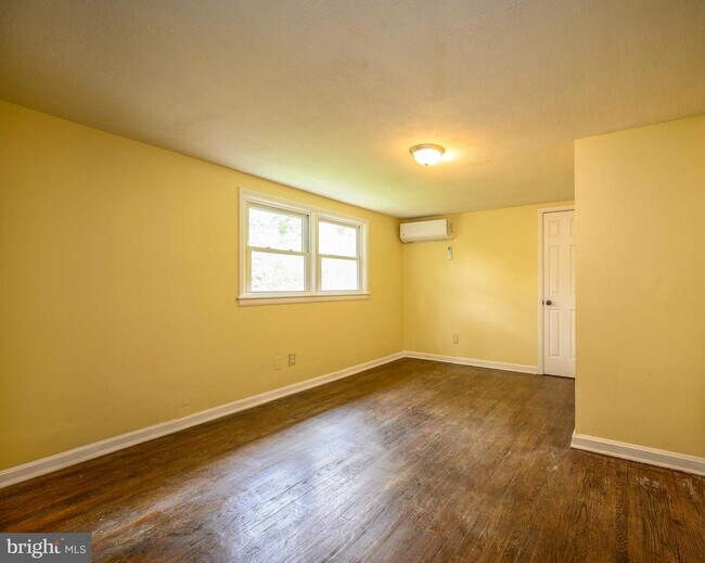 Building Photo - 6007 Bradley Ln