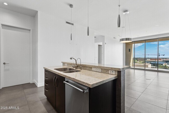 Building Photo - 15215 N Kierland Blvd