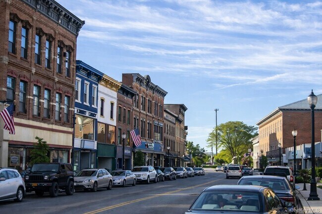 Building Photo - 39 Church St