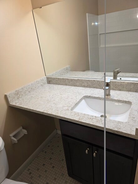 Building Photo - 65 Valley St