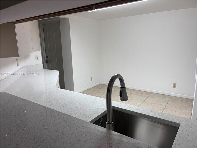 Building Photo - 9777 Westview Dr