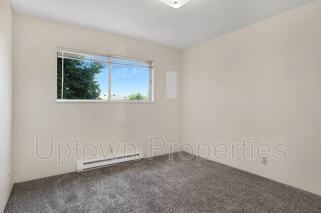 Building Photo - 4113 SE 28th Ave