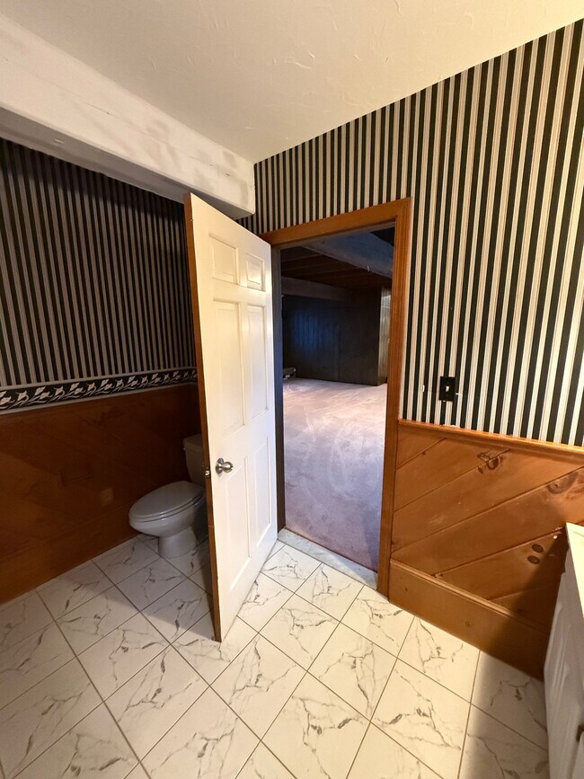 Building Photo - 75 Pine St