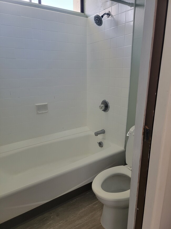 Building Photo - 2444 Hihiwai St