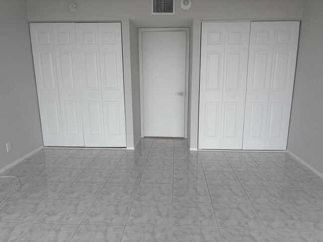 Building Photo - 4280 Galt Ocean Dr