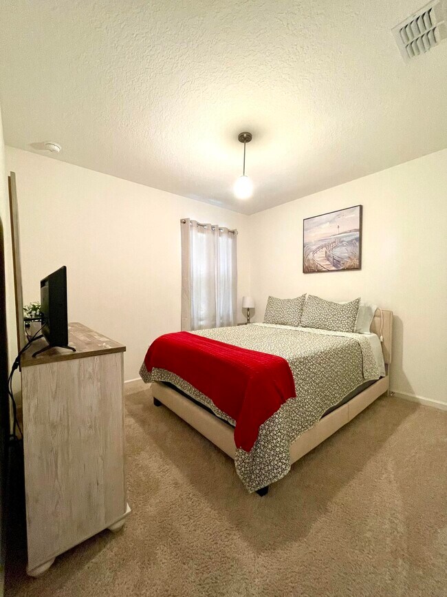 Building Photo - 10574 SW Cambria Ln