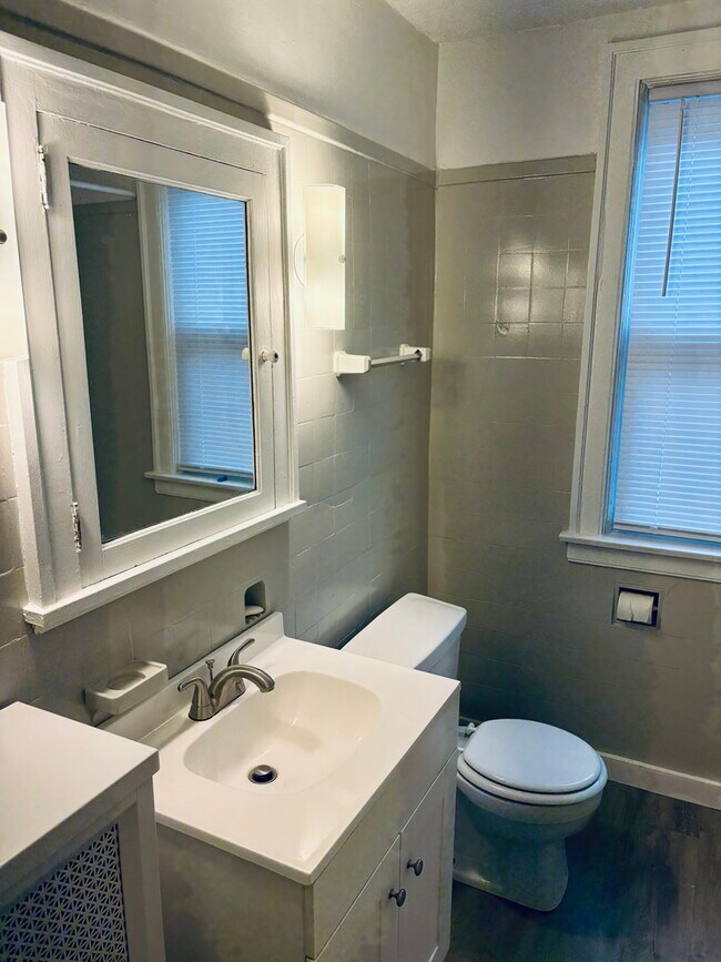 Building Photo - 8223 S May St