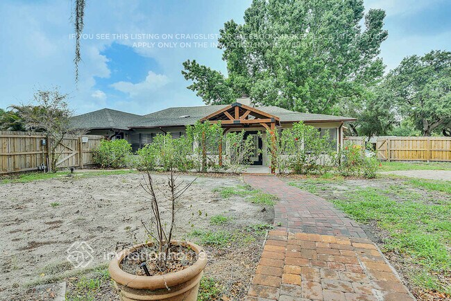 Building Photo - 1751 Moss Ct