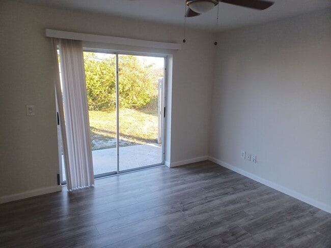 Building Photo - 3/2 Duplex w/ Garage.  Tenant occupied until 3/31/26.