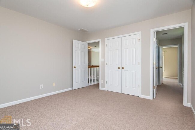 Building Photo - 225 Heritage Lake Dr