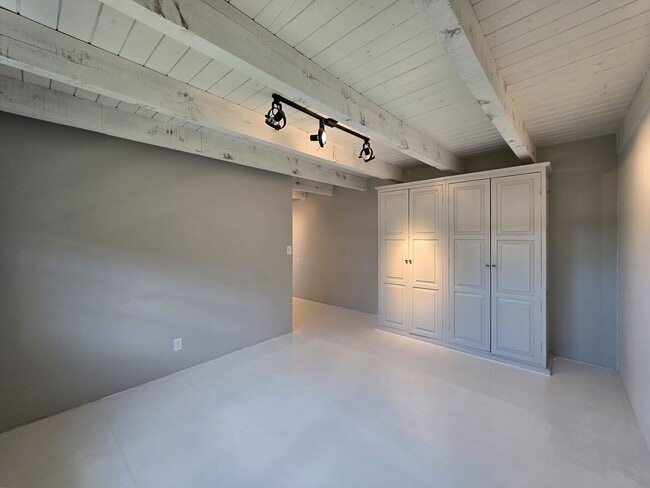 Building Photo - 335 Otero St
