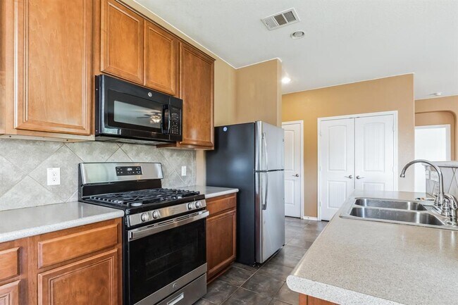Building Photo - 1029 Brighton Pl