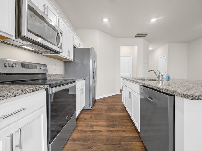 Building Photo - Modern living meets Convenience- Townhome in Greer, SC! $500 OFF First Months Rent!!