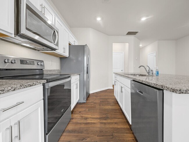 Building Photo - Modern living meets Convenience- Townhome in Greer, SC! *Waived Application Fee* With approved ap...