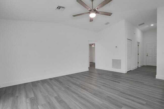 Building Photo - 8003 Hibiscus Rd