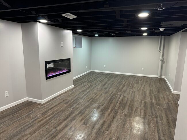 Family Room w/Fireplace - 206 S 16th St