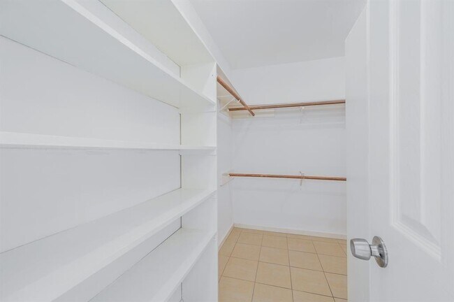 Building Photo - 19511 Westhaven Dr