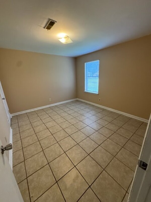 Building Photo - 801B Sandpiper Dr