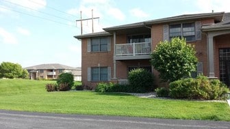 Building Photo - 9816 Wildwood Cir