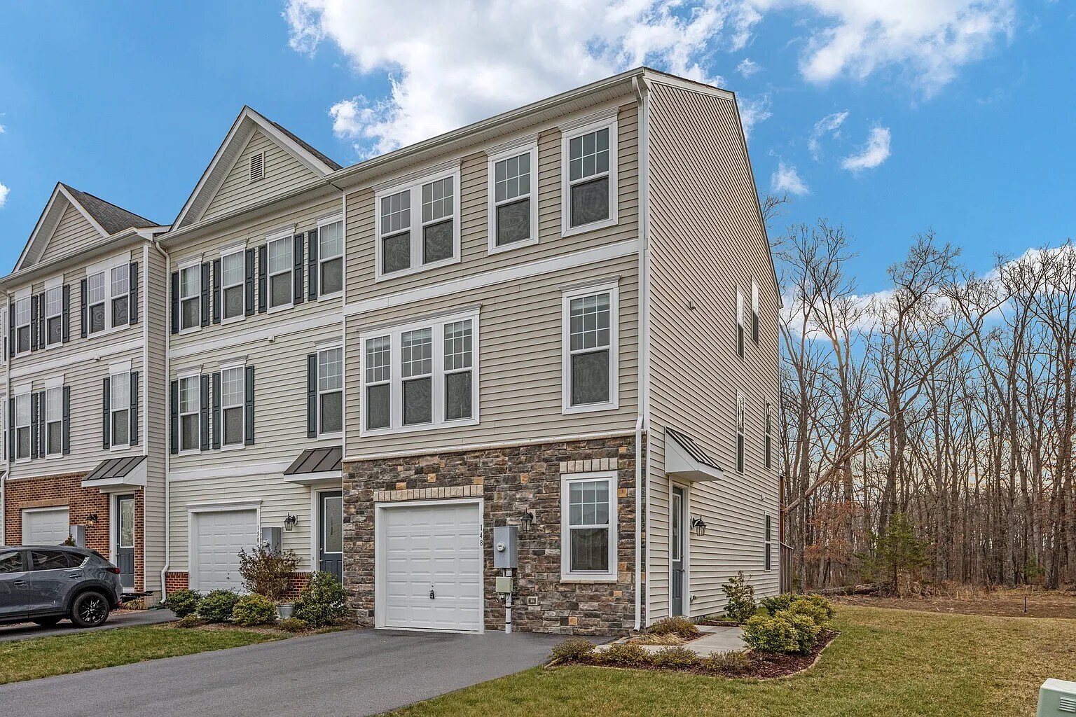Building Photo - 148 Solara Dr