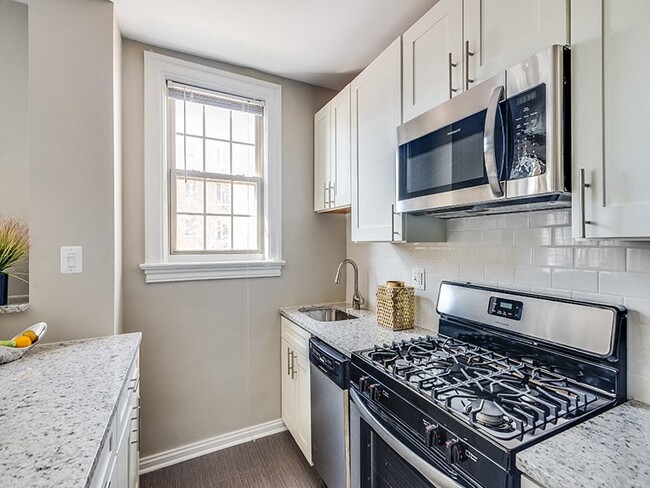 One-bedroom kitchen (staged) - The August