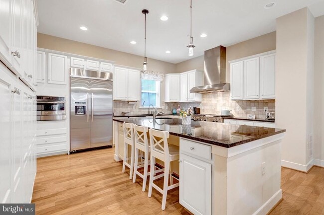 Building Photo - 711 McKenzie Ave