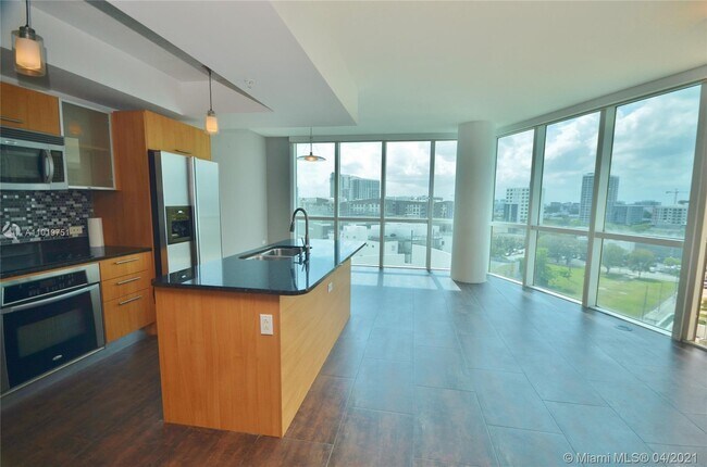 Building Photo - 480 NE 30th St