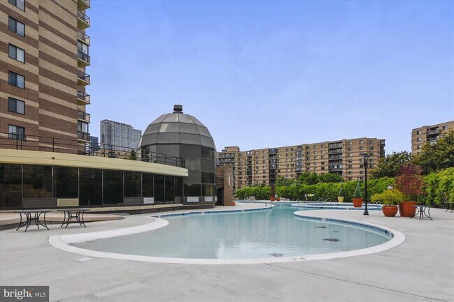 Building Photo - 8340 Greensboro Dr