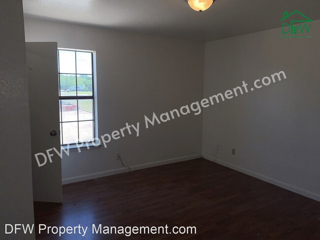 Building Photo - 2 br, 1.5 bath Apartment - Walnut Apartmen...