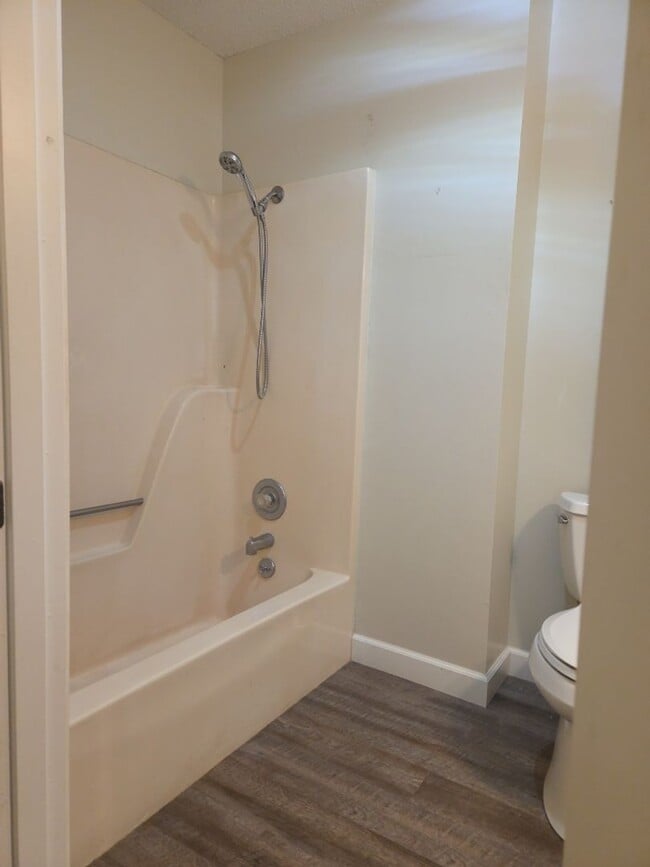 Building Photo - 3 Bed, 1 Bath, 1 Car Garage House for Rent in Bolivar, MO!