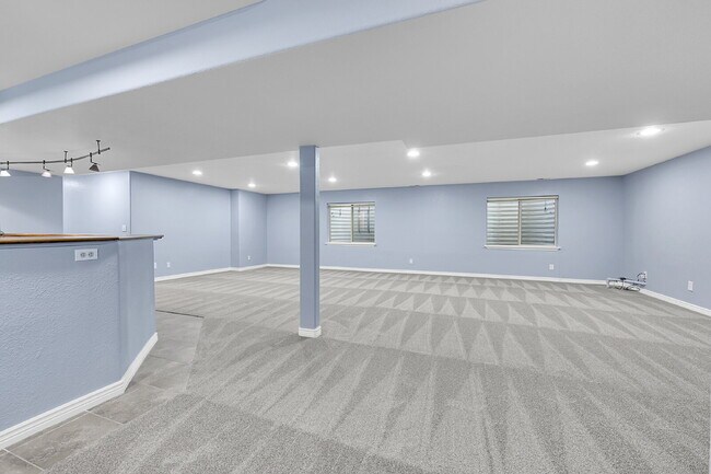Building Photo - $3,395 - 4 Bed, 4 Bath Home with 4 Car Gar...