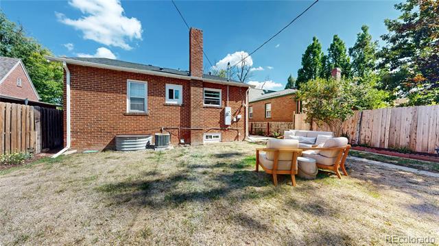 Building Photo - 1325 Dahlia St