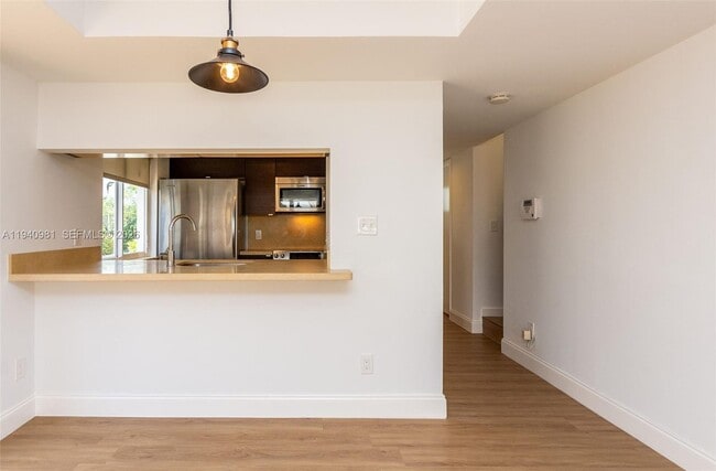 Building Photo - 2945 Bridgeport Ave