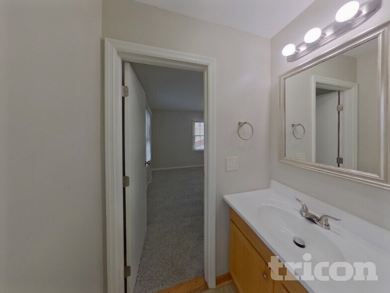 Building Photo - 1235 Casa Solana Dr