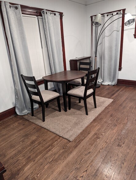 Building Photo - 10918 Ashbury Ave