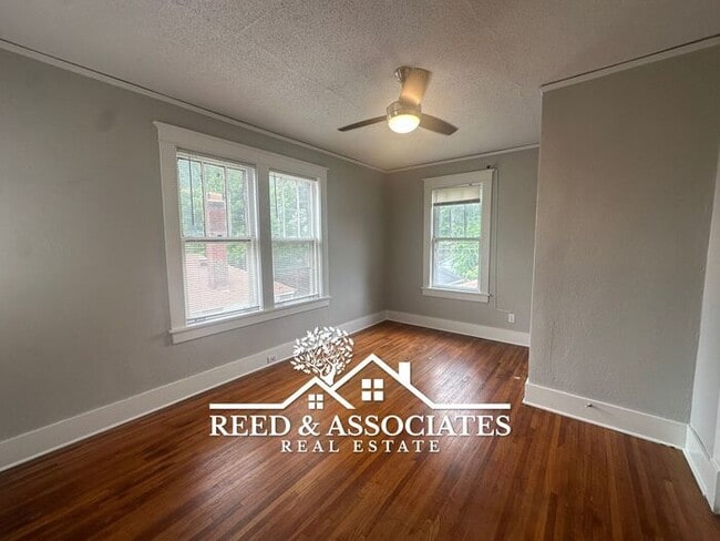 Building Photo - 3 Bedroom in Midtown!