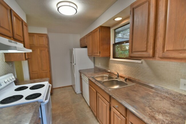 Building Photo - 3bd/1ba Seattle Home