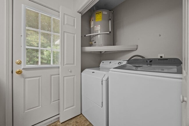 Building Photo - Welcome to Commons at Ashcroft!