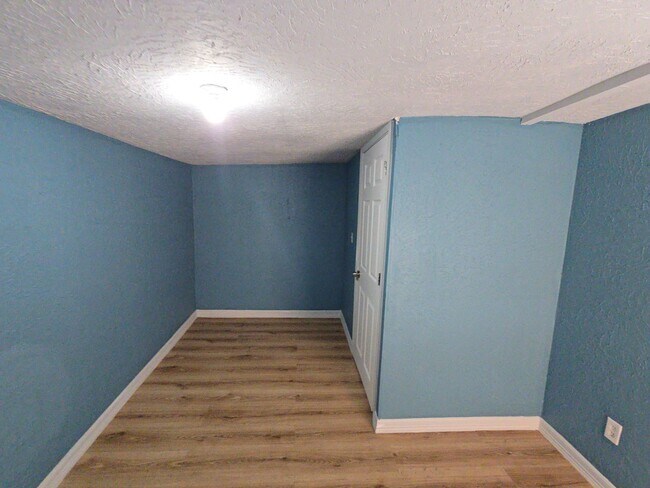 Building Photo - 9010 Linda Vista Rd