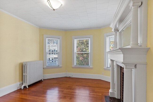 Building Photo - 733 Hale St