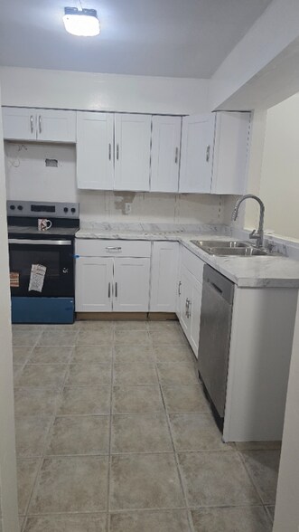 Building Photo - 7503 NW 44th Ct