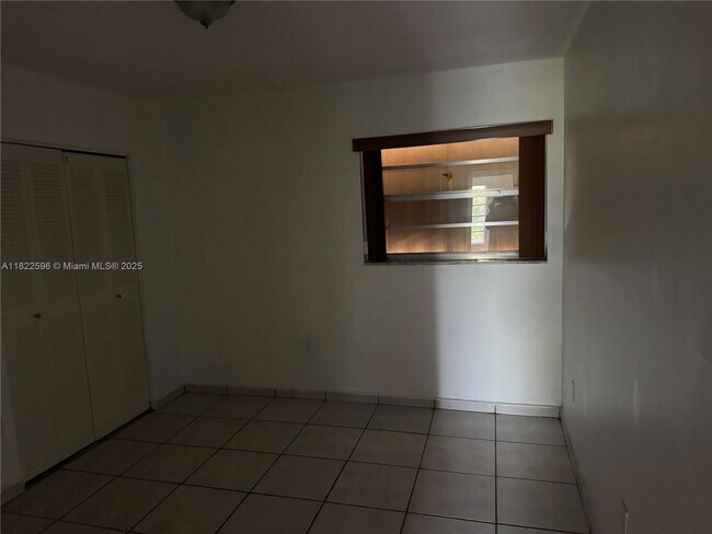 Building Photo - 1085 W 68th St