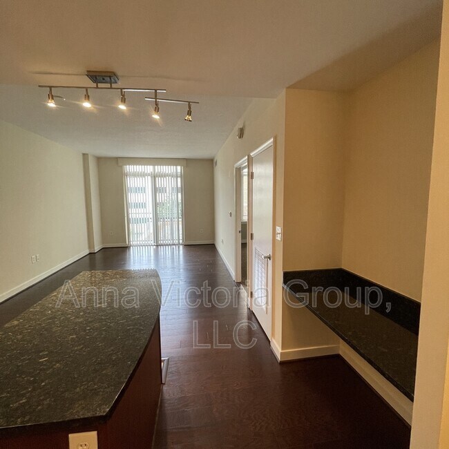 Building Photo - 155 Potomac Passage