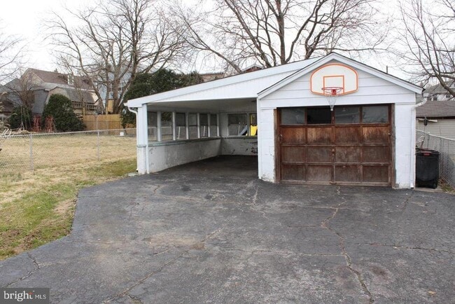 Building Photo - 925 Anderson St