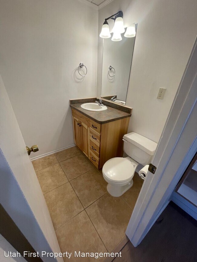 Building Photo - 4 br, 2.5 bath House - 2270 W Skyview Dr