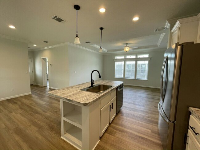 Building Photo - 34616 Ballyhoo Dr