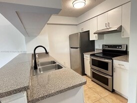 Building Photo - 420 S Park Rd