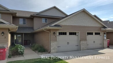 Building Photo - 2 Bed 2 Bath Townhouse with a View in West...