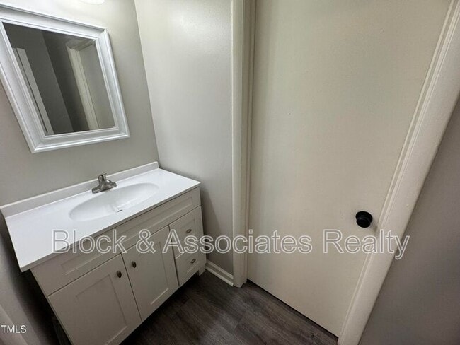 Building Photo - 1222 Teakwood Pl