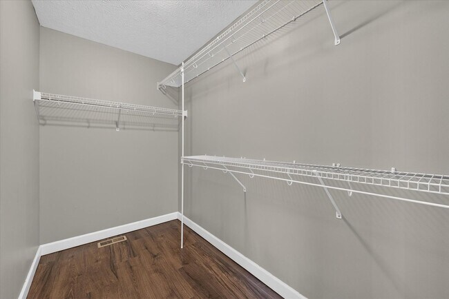 Building Photo - 645 Fox Hound Dr